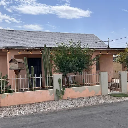 Secluded Downtown 3 Bedroom Home